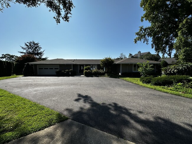 Building Photo - 705 Whitehall Plains Rd