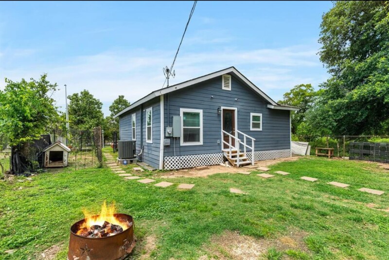 Building Photo - 9413 Clinton Dr