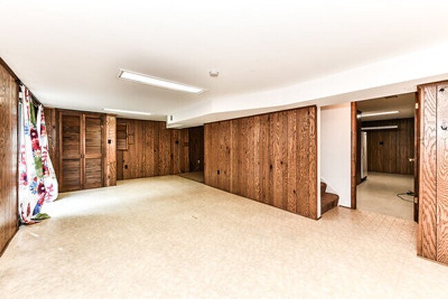 Building Photo - Spacious 4 Bed 2/2 Bath Home with Park-Lik...