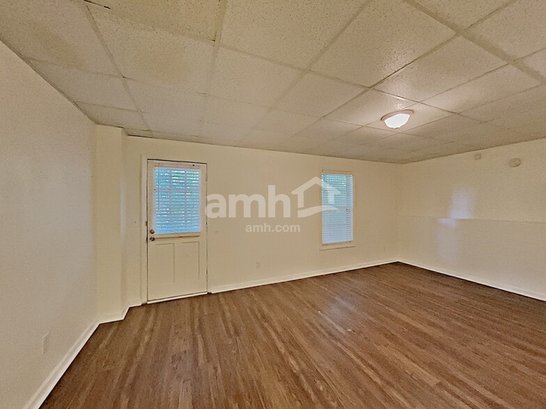 Building Photo - 714 Ridgewood Way