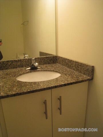 Building Photo - 461 Park Dr