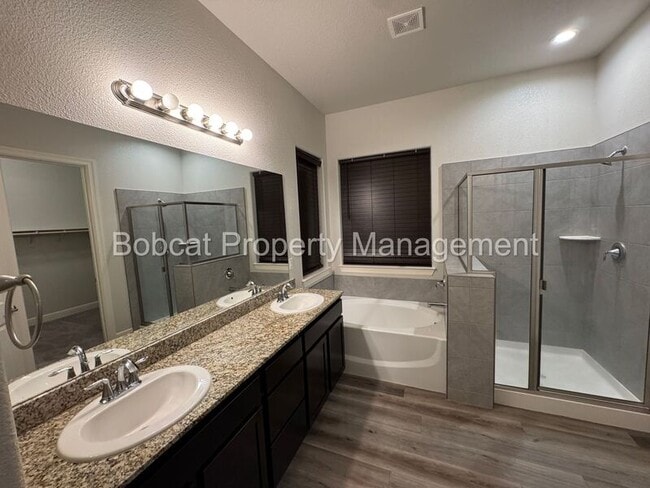 Building Photo - 925 Cranfield Ct