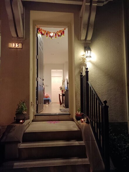 Building Photo - 135 Parc Place Dr