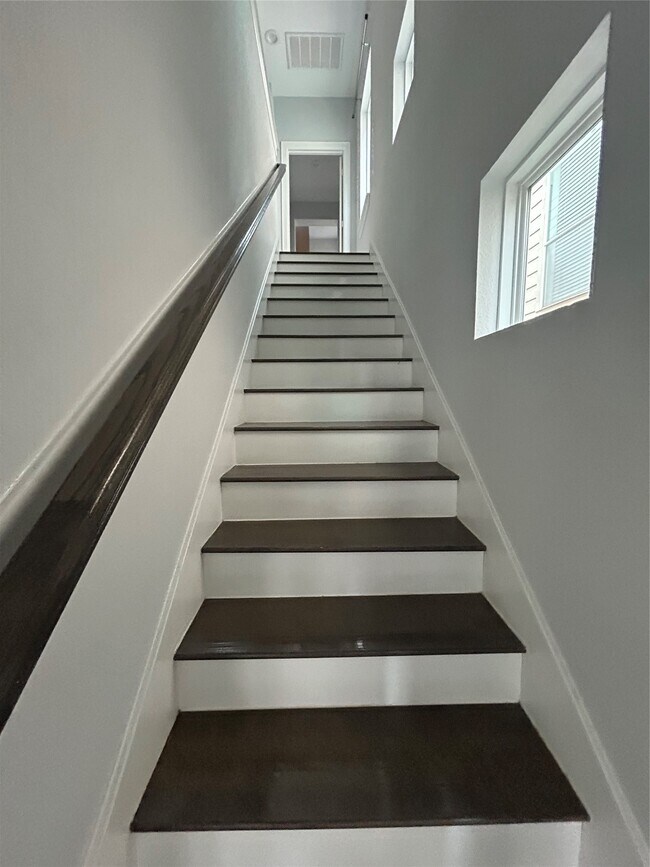 Building Photo - 1211 Marconi St