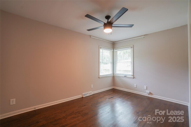 Building Photo - 1702 Herrin Ave