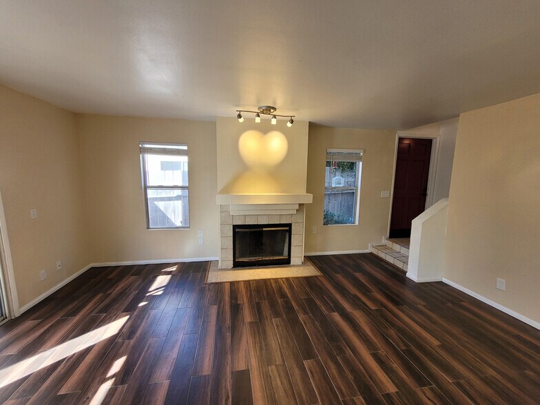 Primary Photo - 433 E Ave