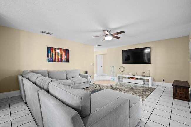 Building Photo - 13724 Lilac Pl