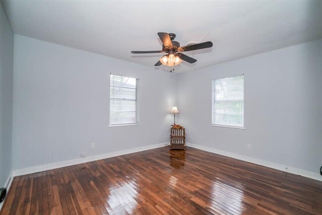 Building Photo - 3/1.5 Home in Central Longview