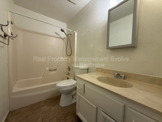 Building Photo - 1905 N Center St