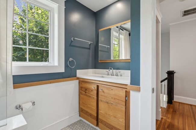 Building Photo - 1734 Hancock Ave