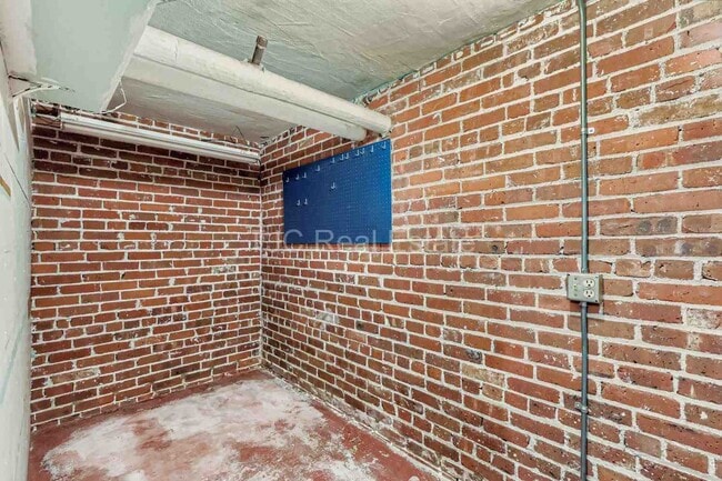 Building Photo - 1665 Jasmine St