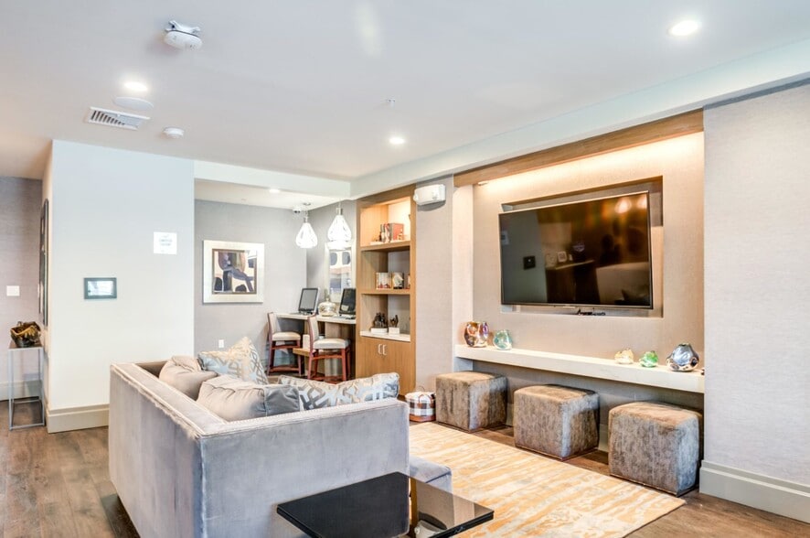 Primary Photo - Highlands at Westwood