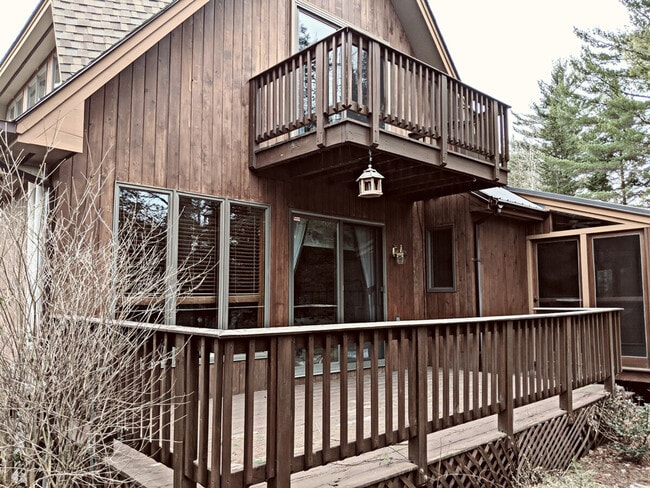 Building Photo - 140 Paquette Cir