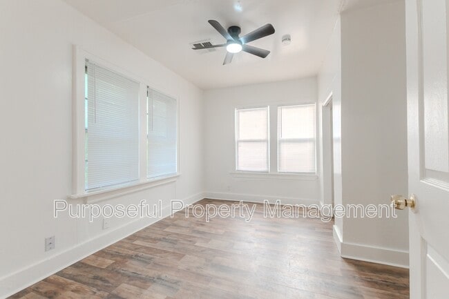 Building Photo - 1609 NE 18th St