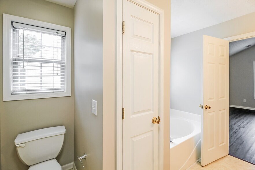 Building Photo - 3415 Wrenwood Ct