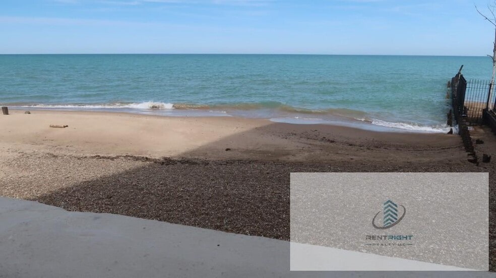 Building Photo - 1209 W Sherwin Ave