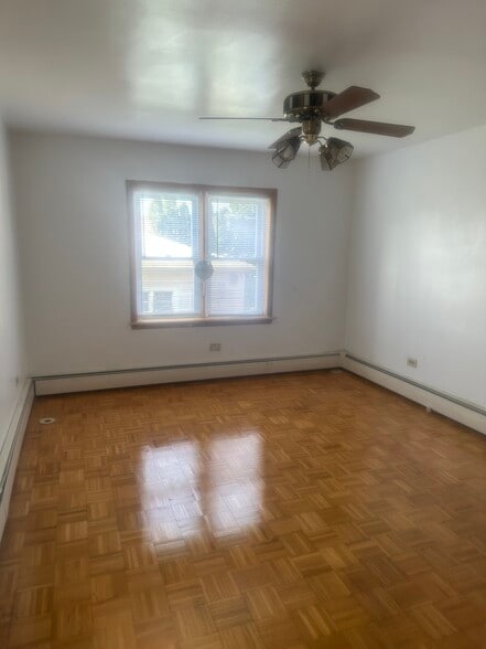 Building Photo - 10306 Chaucer St