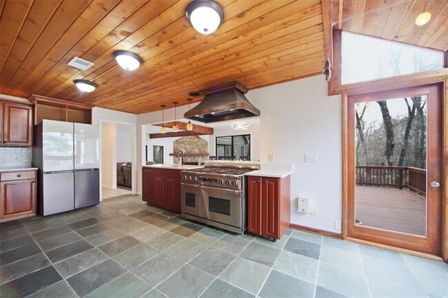 Building Photo - 530 Matterhorn Way