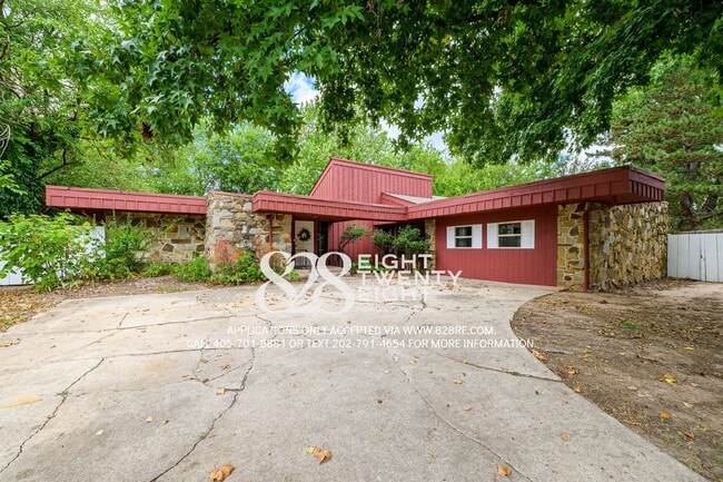 Building Photo - Talk About Unique! Must See 4 Bed/2 Bath S...