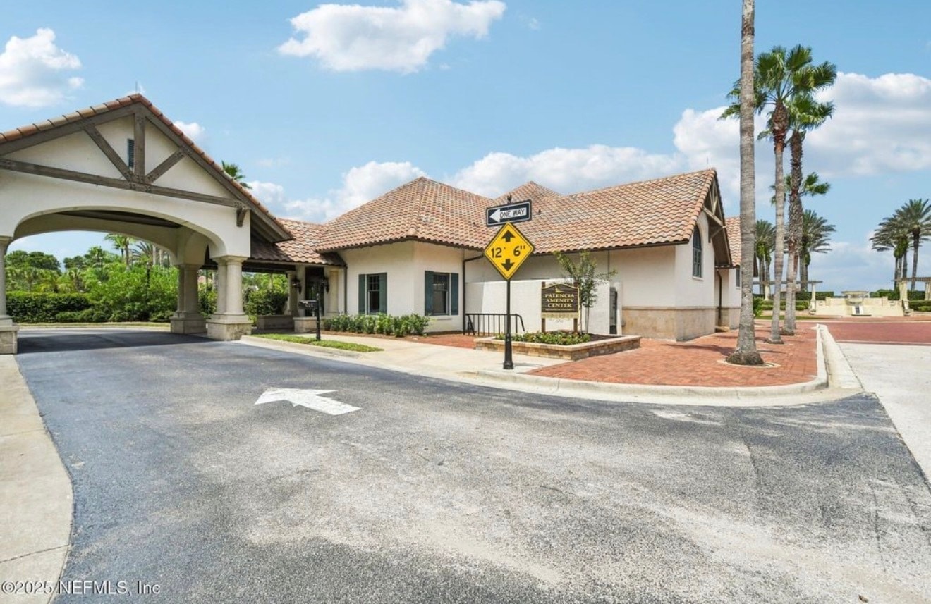 Building Photo - 73 Calle de Paz