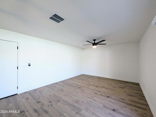 Building Photo - 121 N Flint Cir
