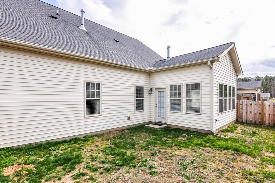 Building Photo - 205 Summerwind Plantation Dr