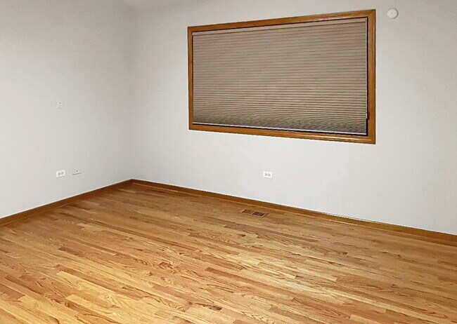 Building Photo - 2216 Carlow Dr