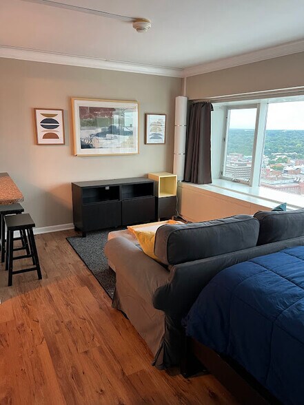 Building Photo - 555 E William St