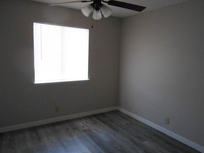 Building Photo - Spacious Single Story Home near Lake Mead ...