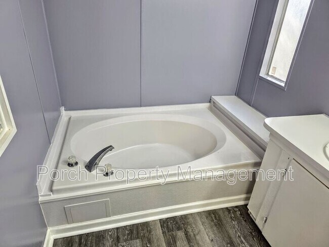 Building Photo - 12 Anne Cir