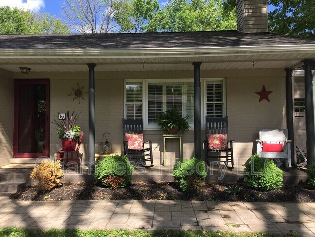 Building Photo - 16 Honeybee Ave