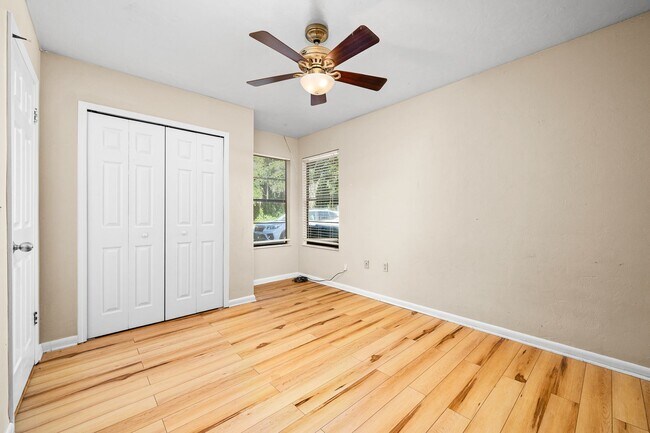 Building Photo - Spacious 3/2 Townhome in Highly Sought-After Marchwood – Available Now!