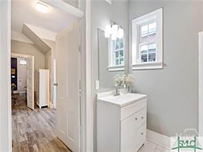 Building Photo - 514 E Anderson St