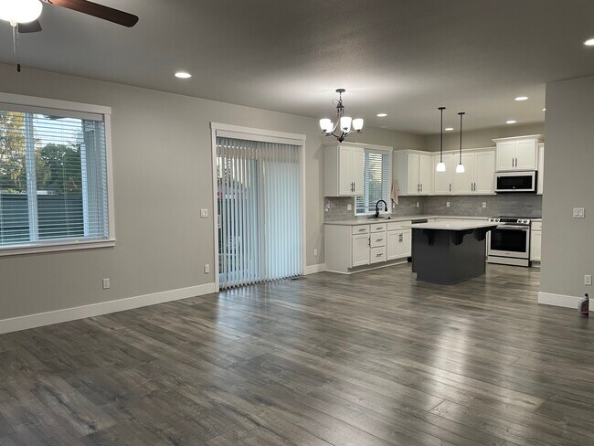 Building Photo - 22405 SW Frst Crk Wy