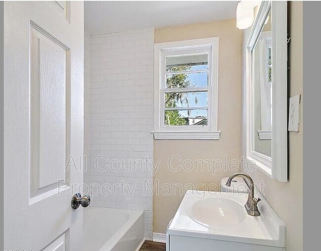 Building Photo - 5463 Marcia Cir