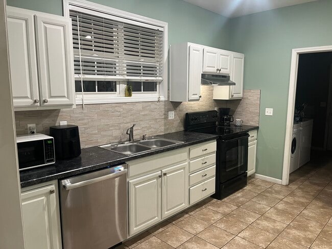 Building Photo - 1514 N Clay St