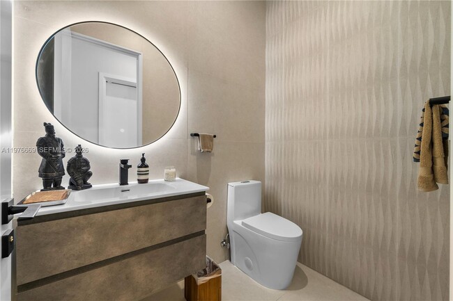 Building Photo - 2015 Country Club Prado