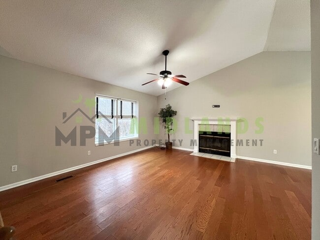 Building Photo - 844 Bentley Dr