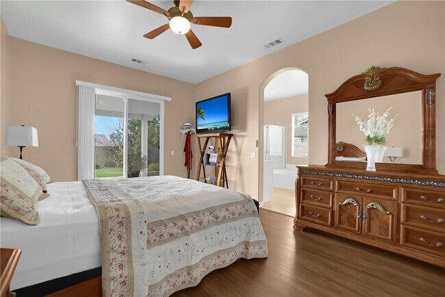 Building Photo - 515 Omar St