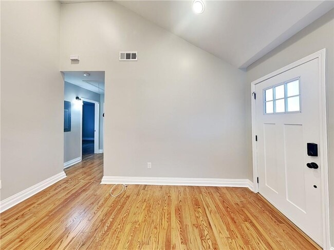 Building Photo - 1439 Westmont Rd SW