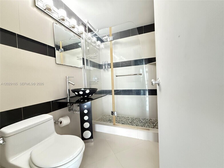 Building Photo - 1408 Brickell Bay Dr