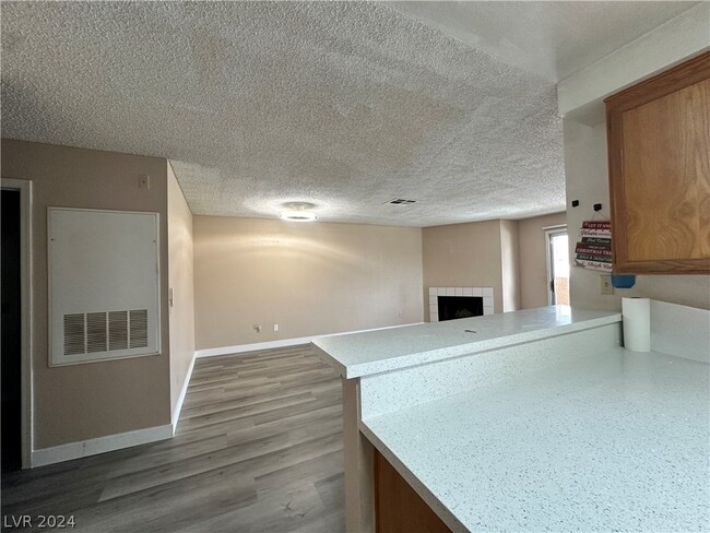 Building Photo - 6873 Tamarus St