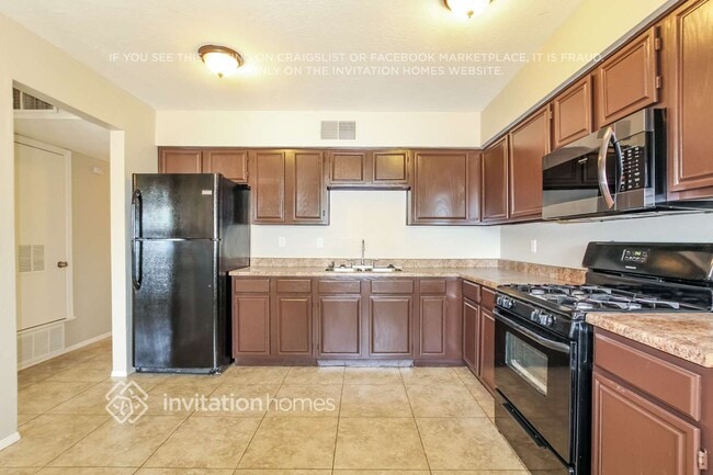 Building Photo - 12956 W Desert Ln