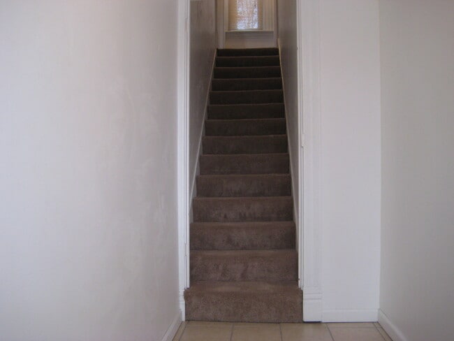 looking up to second floor - 142 George St