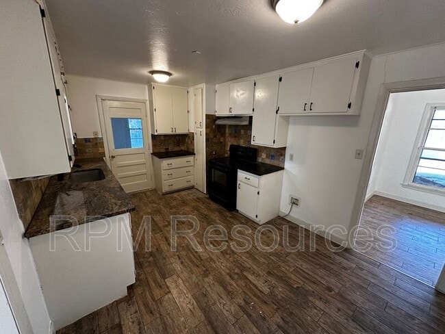 Building Photo - 2136 Carlton Way