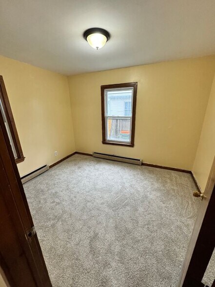 Building Photo - 10 Valley St