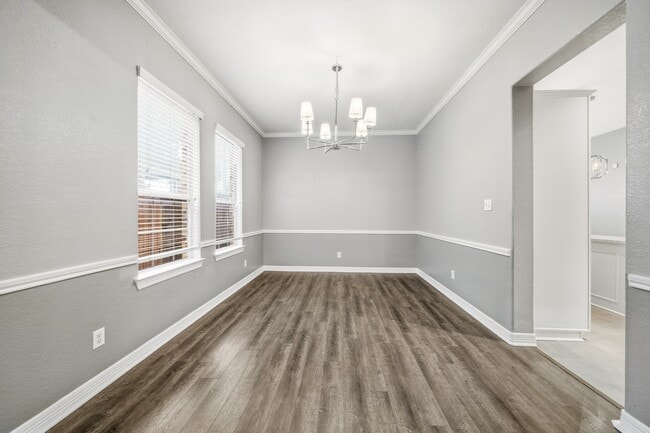 Building Photo - 2711 Wallingford Pnes
