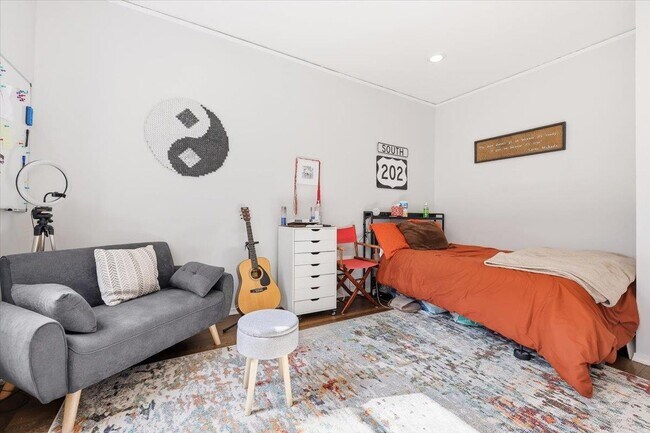 Building Photo - 56 Glenwood Ave