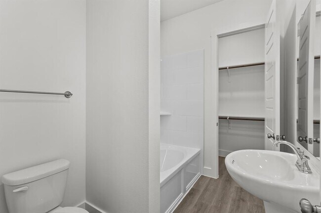 Building Photo - 1664 Hillside Terrace