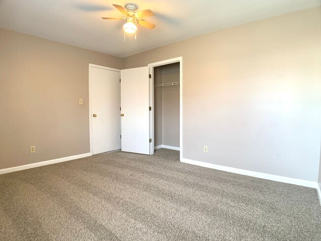 Building Photo - 3310 Mallard Dr